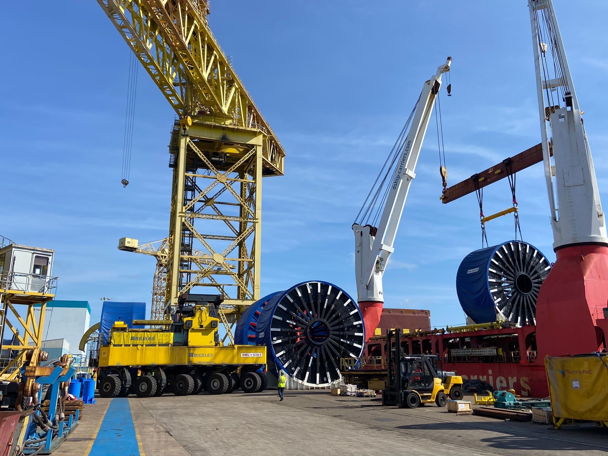 Offshore installation vessel supporting marine engineering work